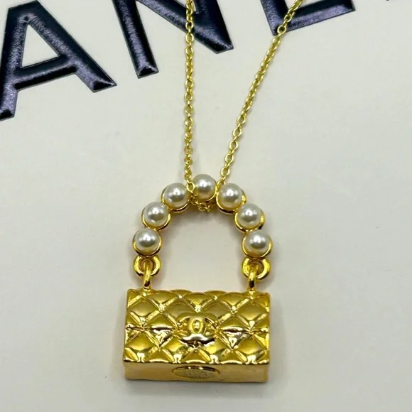 CHANEL Handbag Pendant CC Logo Pearl Detail Stamped Bag Shaped Gold Charm - Picture 7 of 7